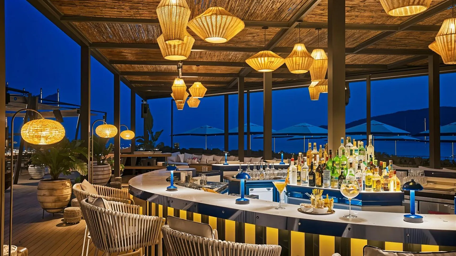 2-Bedroom Beachfront Flat With Hotel Amenities Bodrum