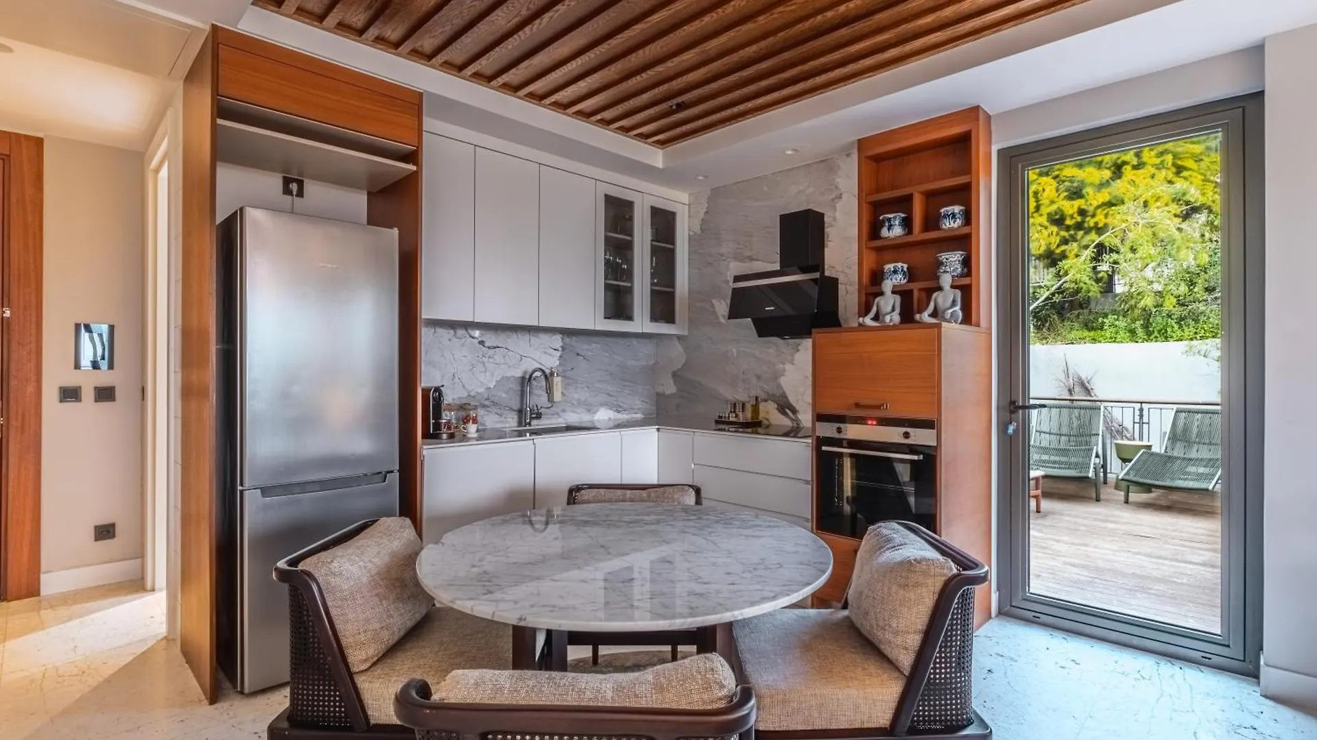 Apartamento 2-Bedroom Beachfront Flat With Hotel Amenities Turquía