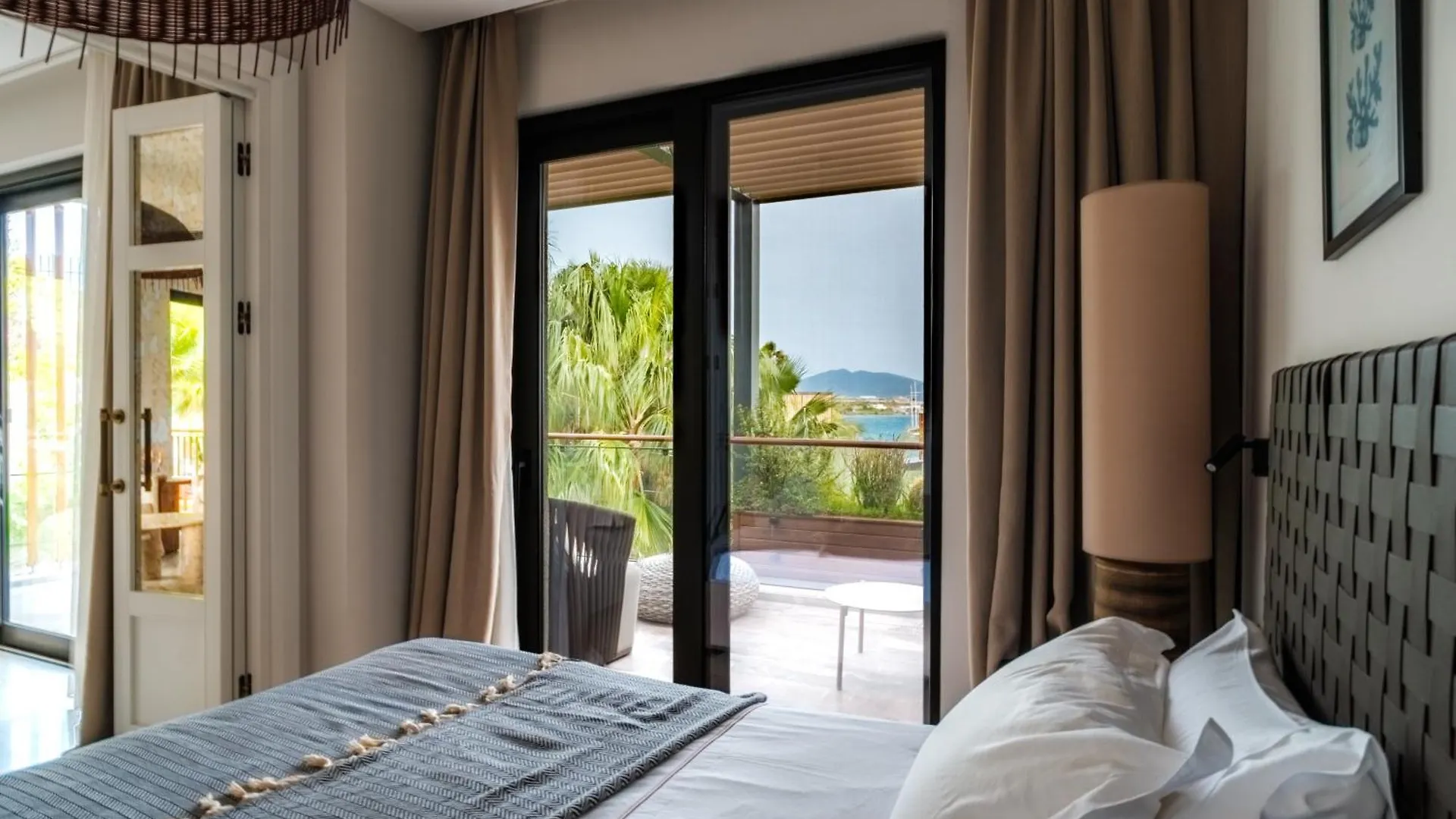 2-Bedroom Beachfront Flat With Hotel Amenities Apartmán