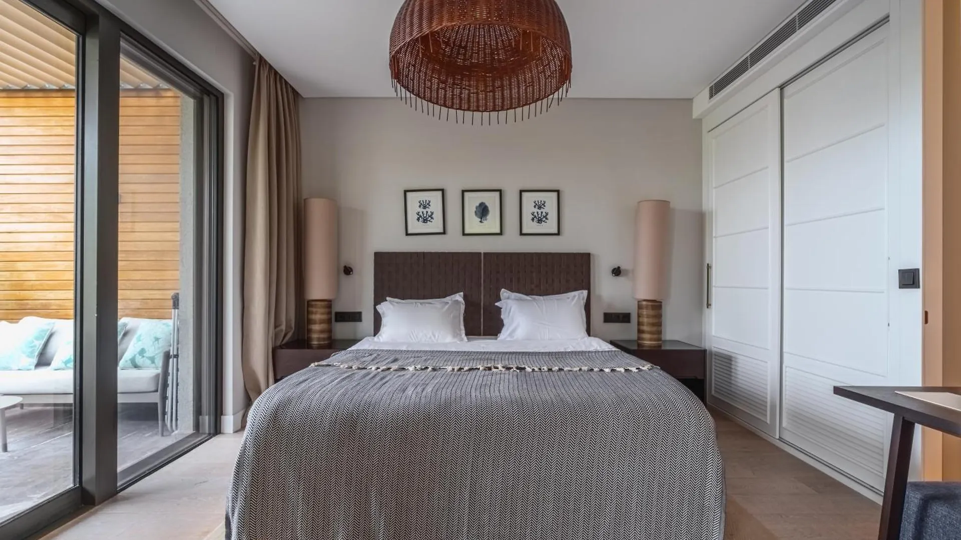 Apartmán 2-Bedroom Beachfront Flat With Hotel Amenities