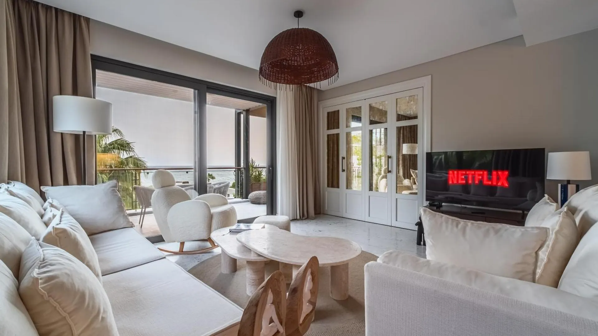 2-Bedroom Beachfront Flat With Hotel Amenities Turquía