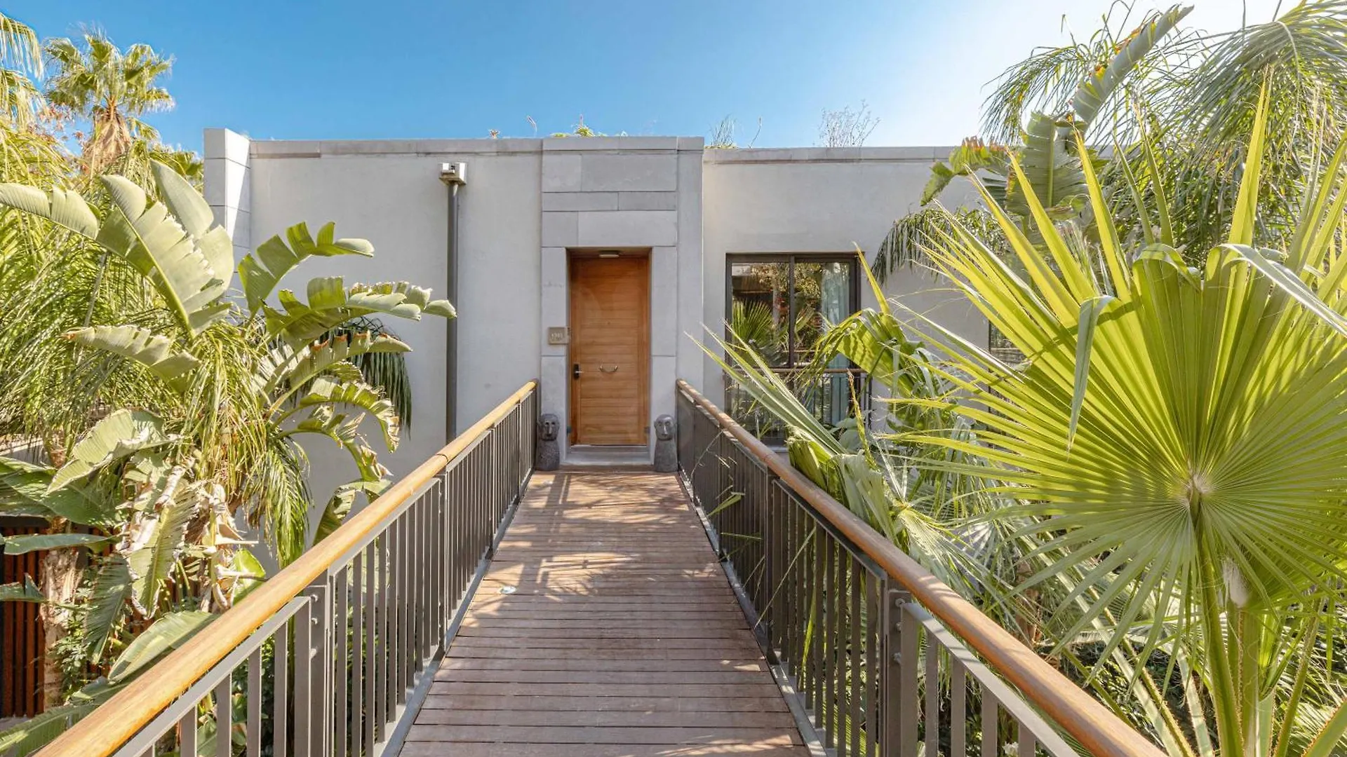 2-Bedroom Beachfront Flat With Hotel Amenities Bodrum