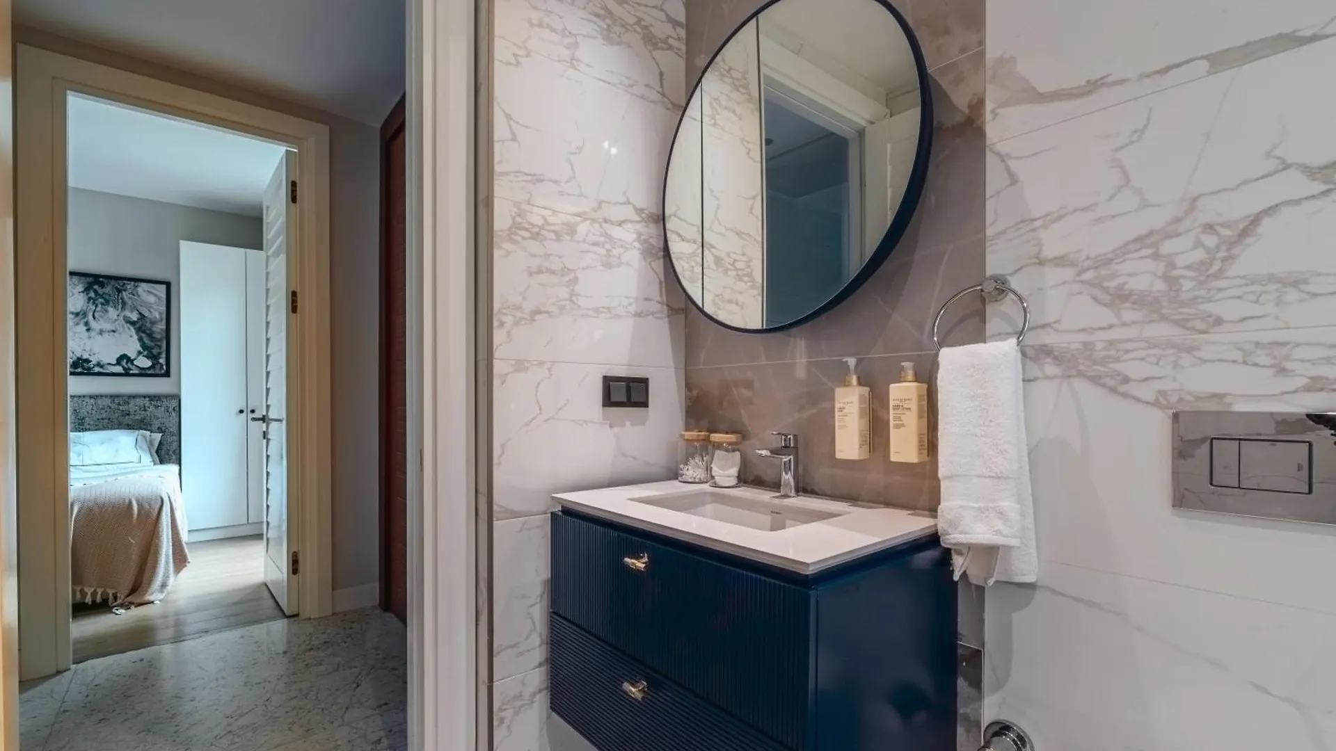 2-Bedroom Beachfront Flat With Hotel Amenities 0*, Bodrum