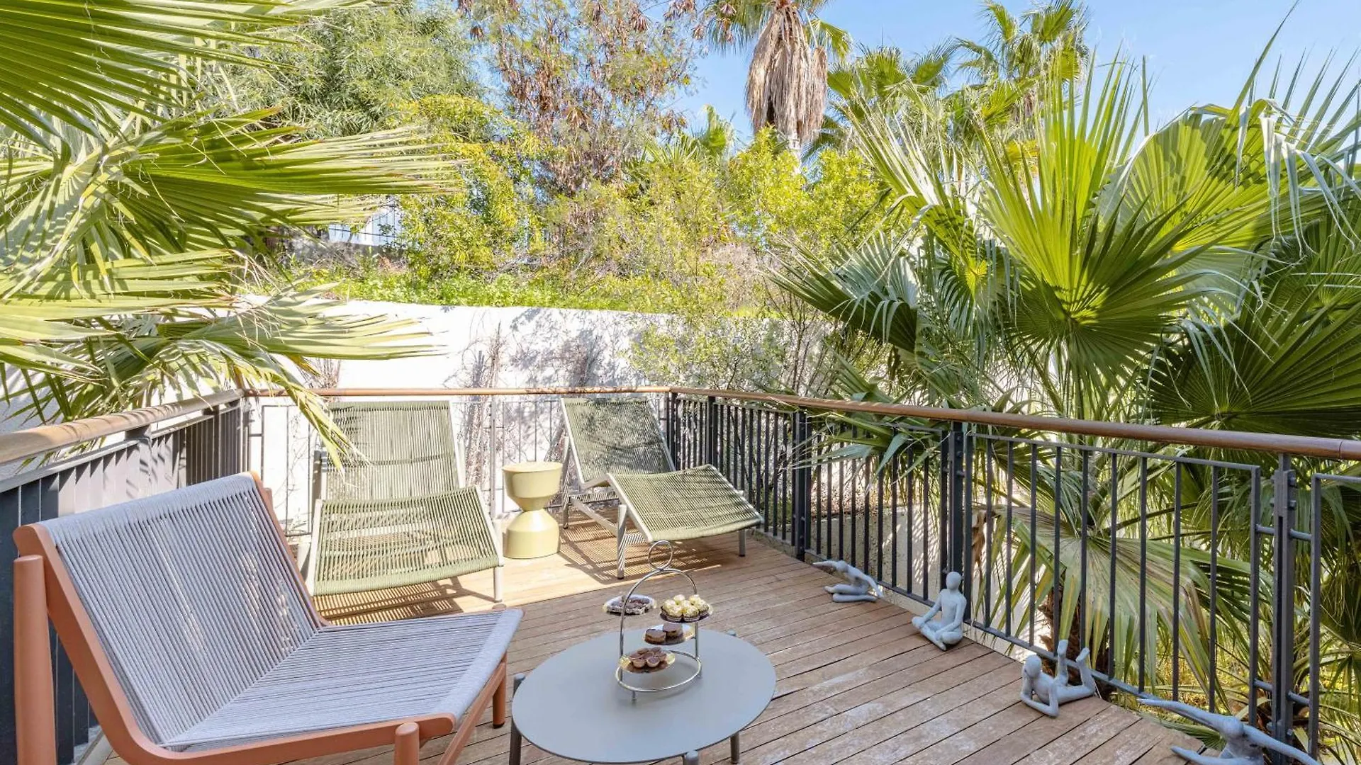 2-Bedroom Beachfront Flat With Hotel Amenities Bodrum