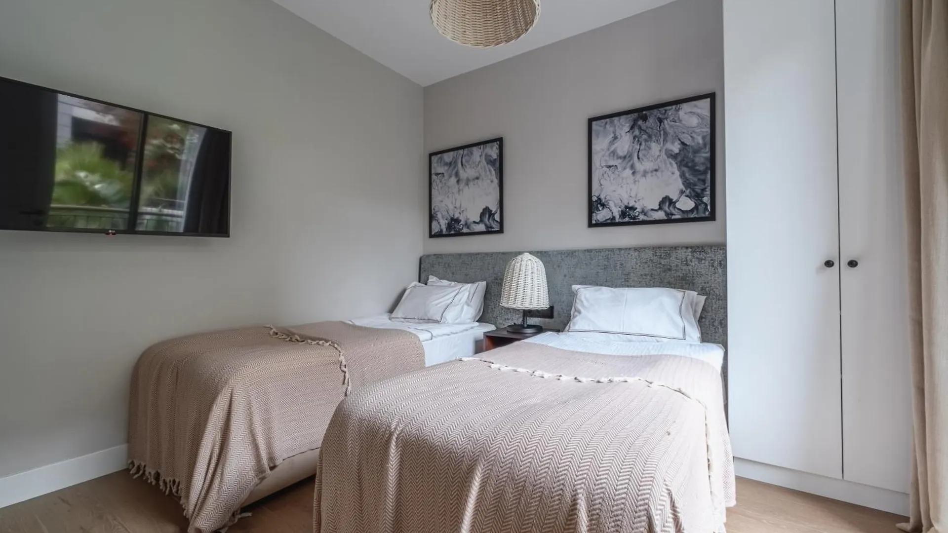 Apartmán 2-Bedroom Beachfront Flat With Hotel Amenities