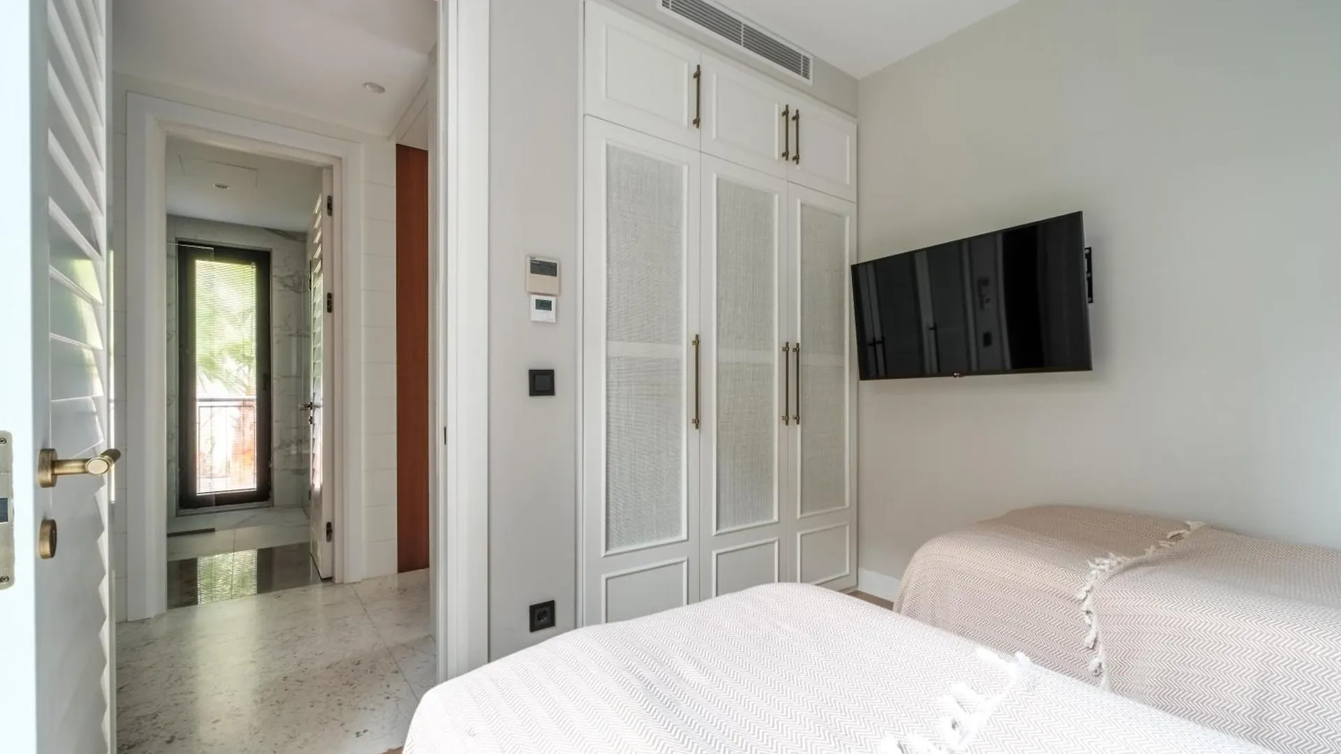 2-Bedroom Beachfront Flat With Hotel Amenities 0*, Bodrum Turecko