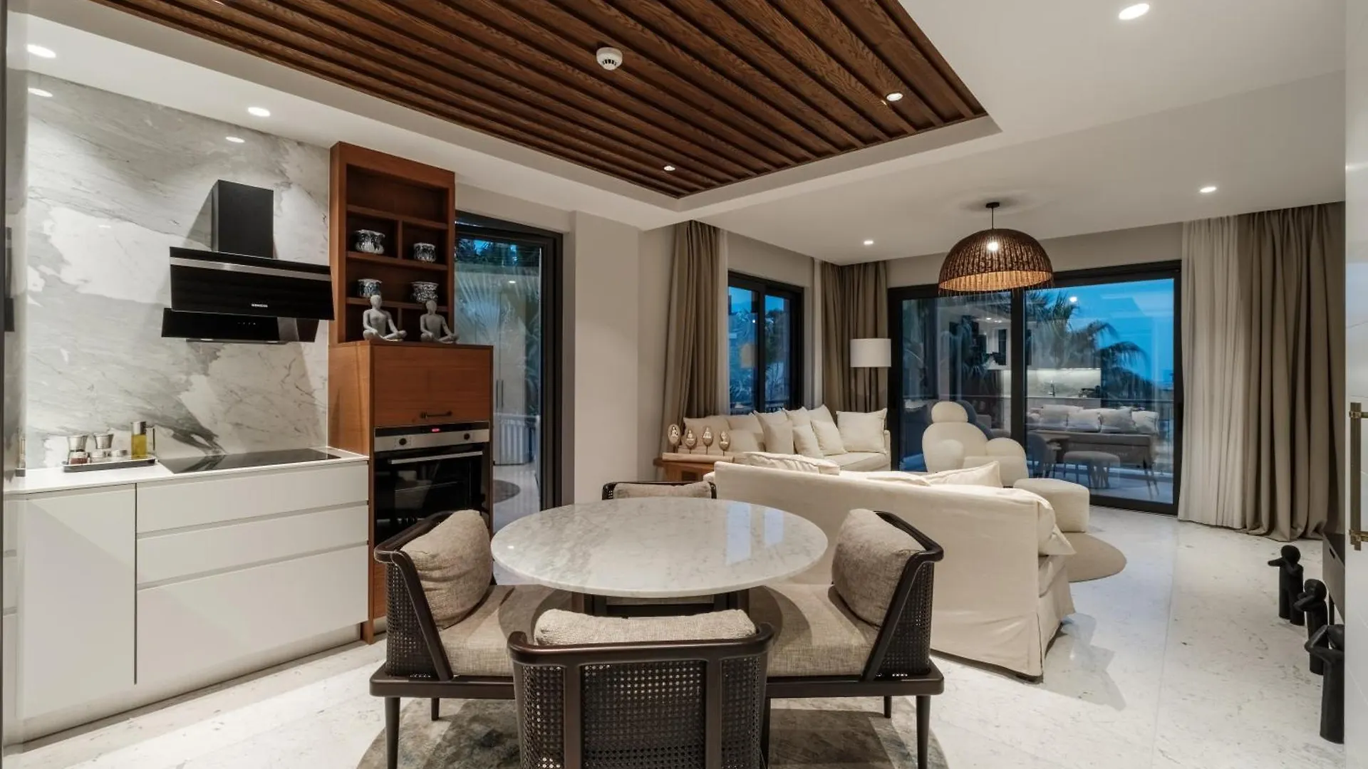 2-Bedroom Beachfront Flat With Hotel Amenities 0*, Bodrum